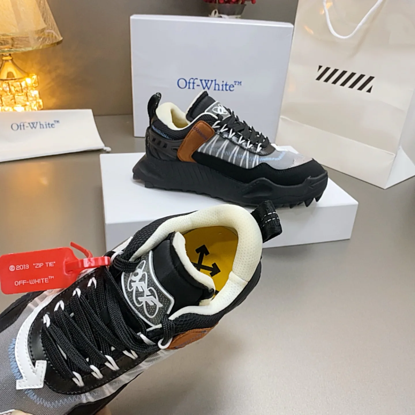 Кроссовки Женские Off-White 17530539