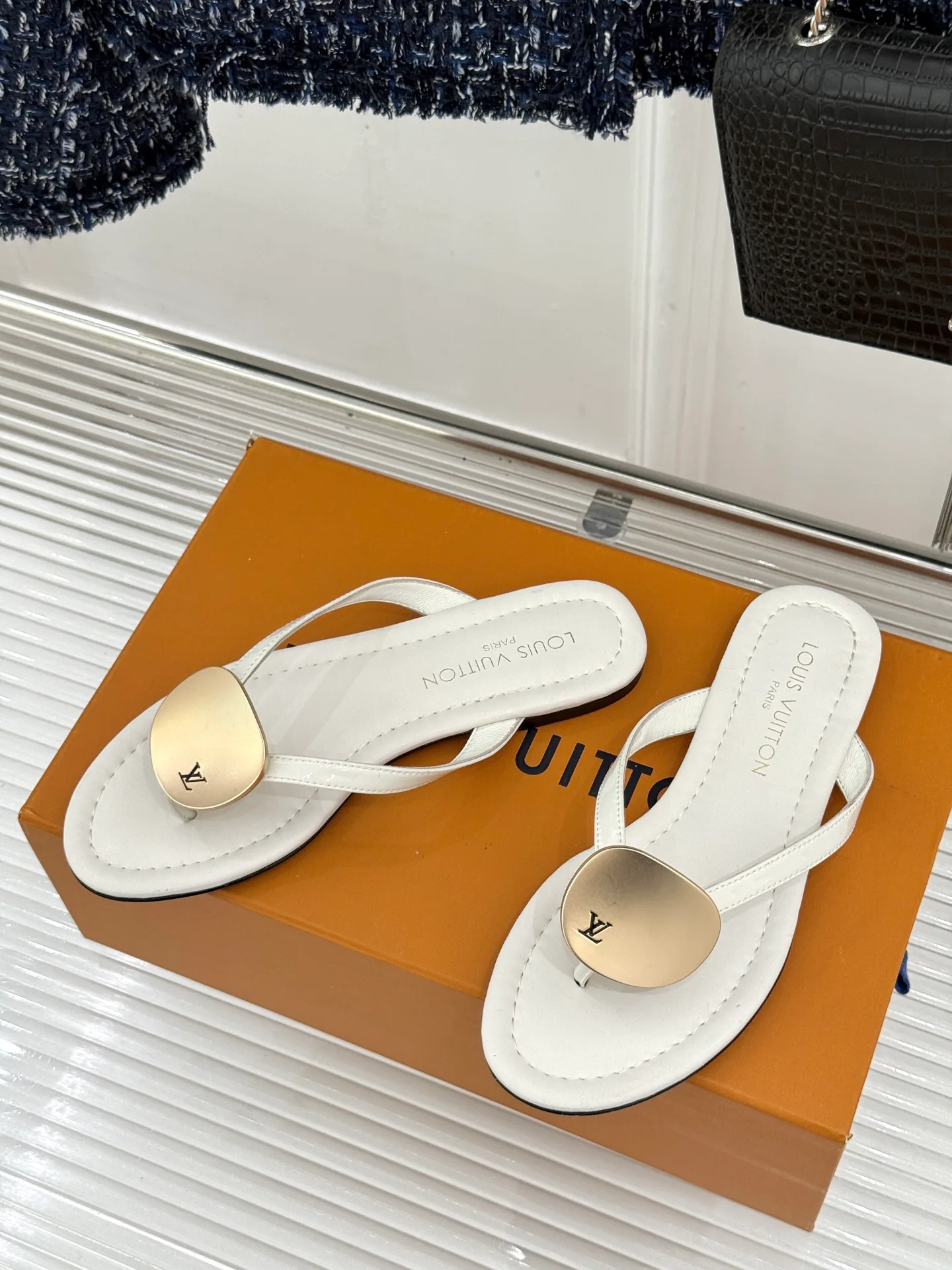 Шлепанцы Женские Louis Vuitton 17596990
