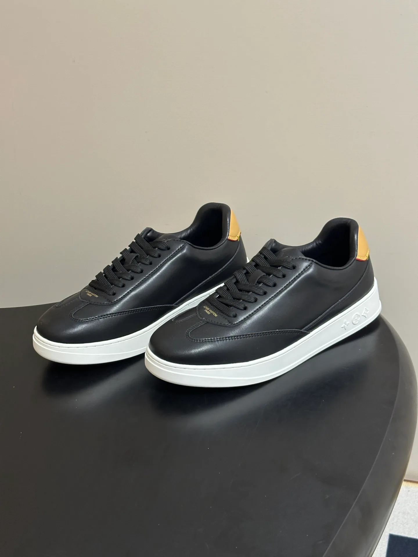 Кроссовки Мужские Louis Vuitton 18340906