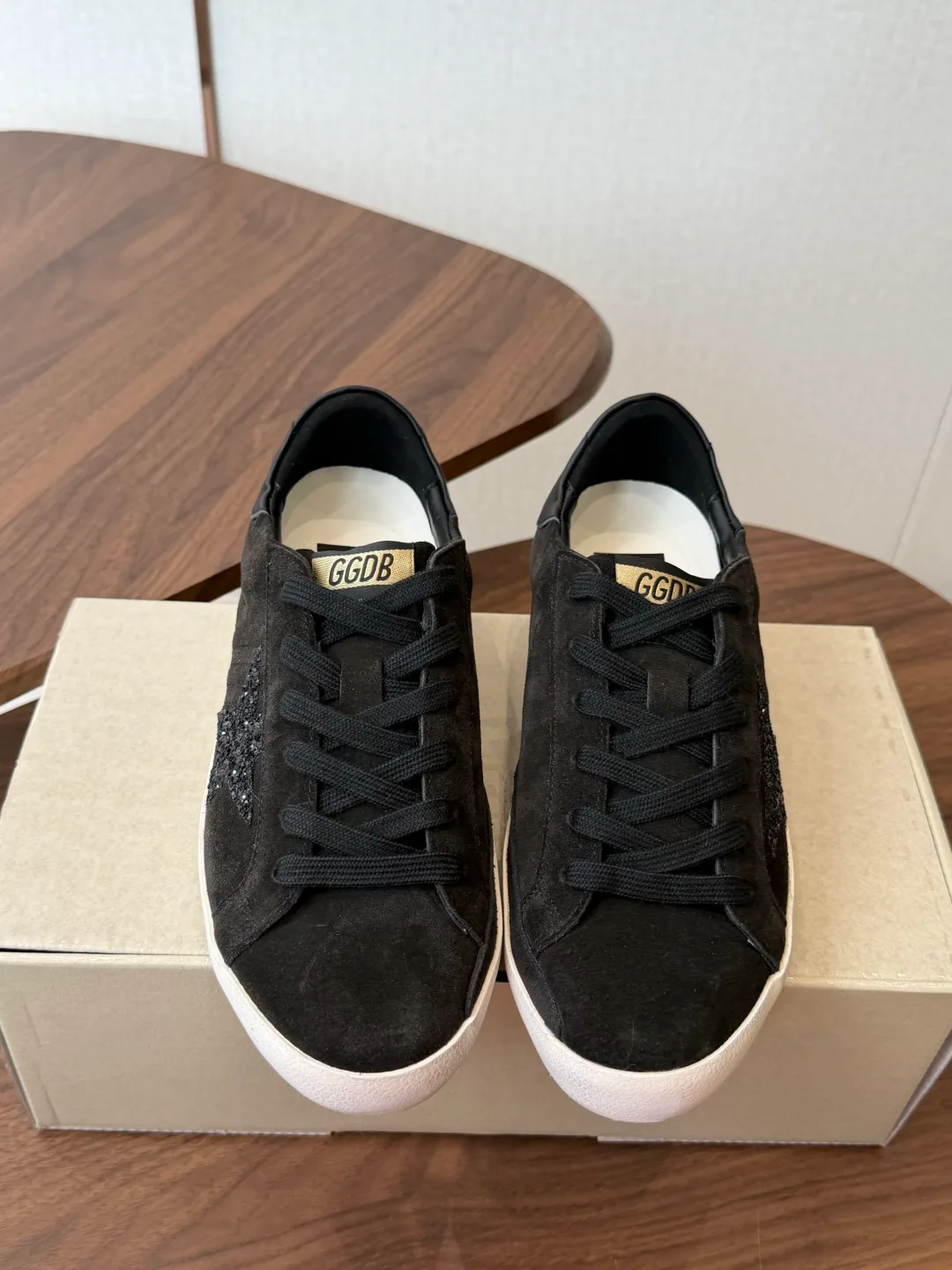 Кроссовки Женские Golden Goose 18146568