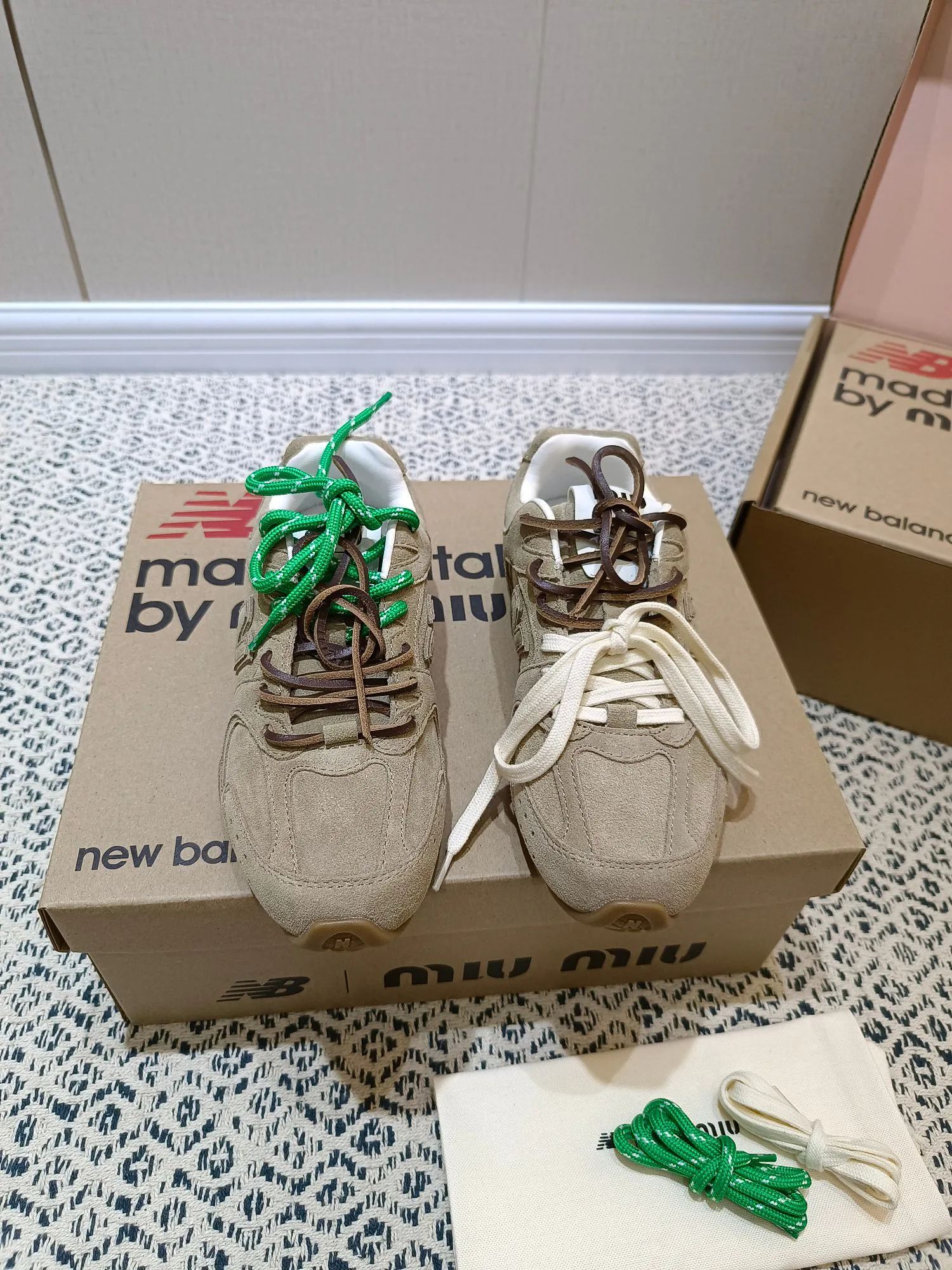 Кроссовки Женские Miu Miu 7399604