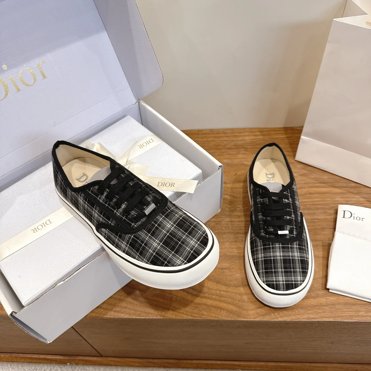 Кроссовки Женские Christian Dior 18083844