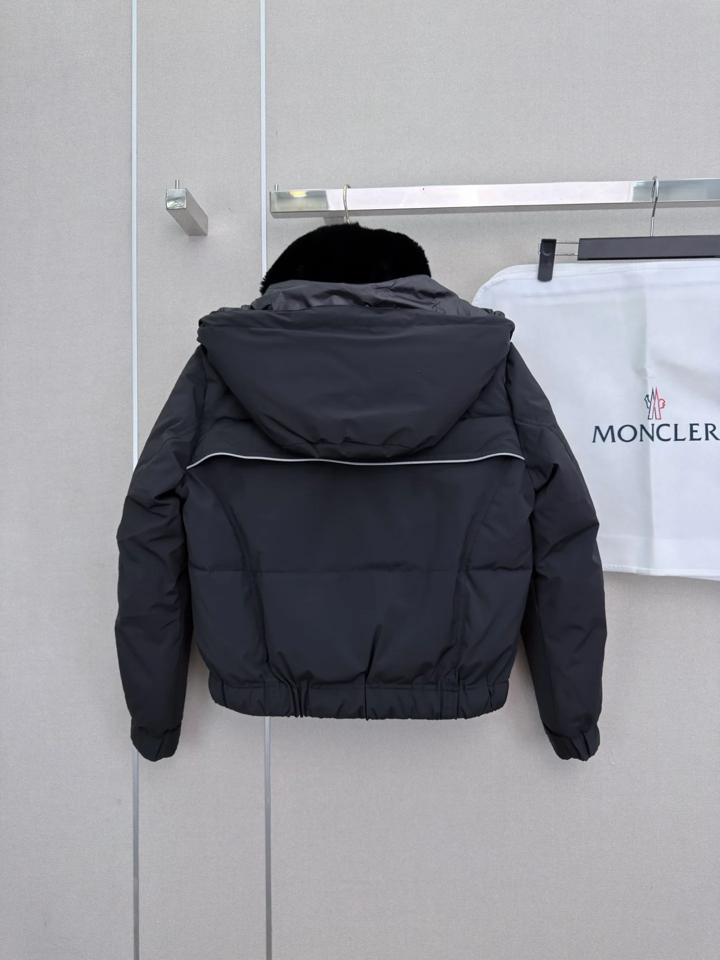 Куртки И Пуховики Женские Moncler 19589659