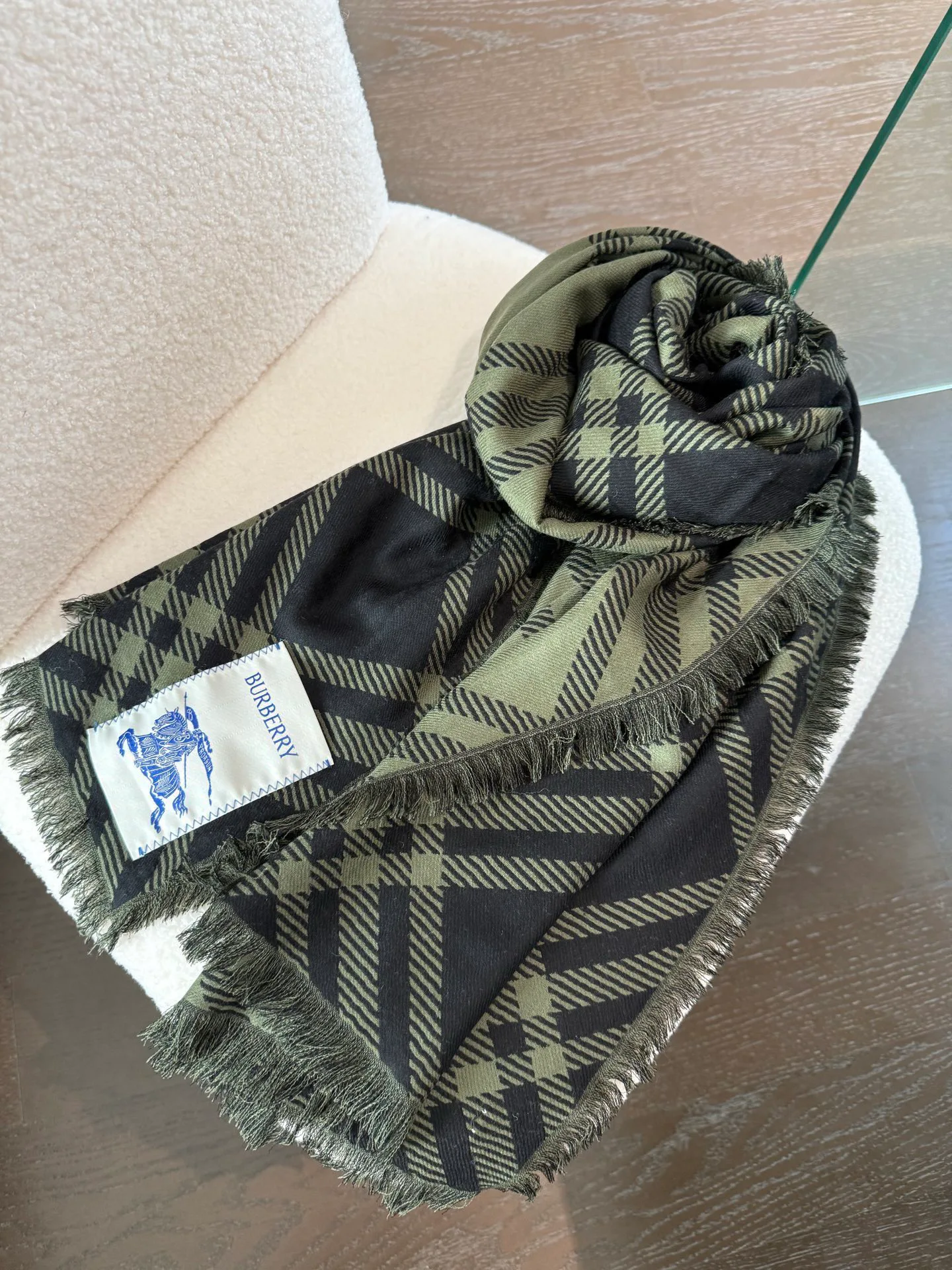 Шарфы Burberry 18627366