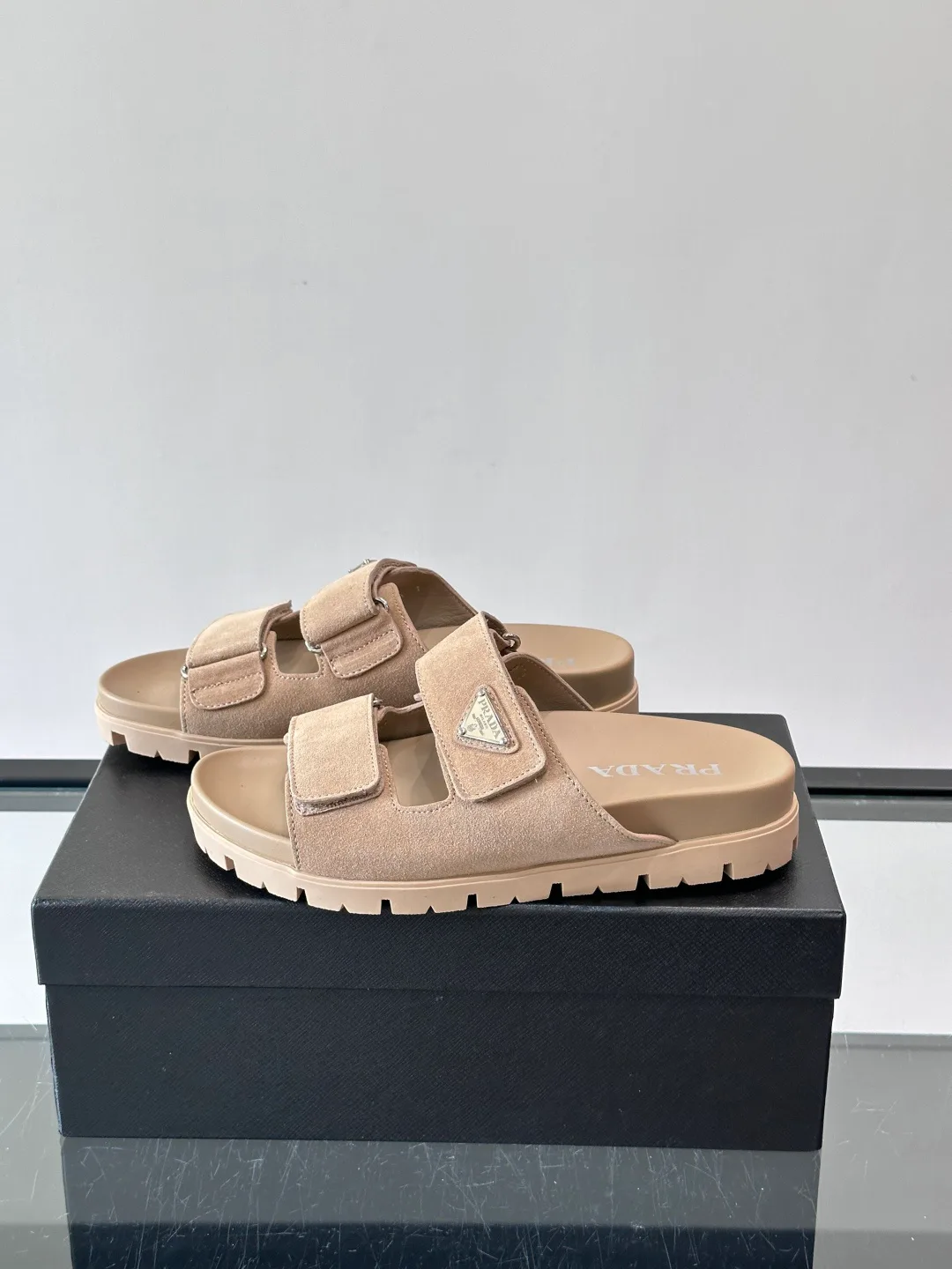 Шлепанцы Женские Prada 17689185