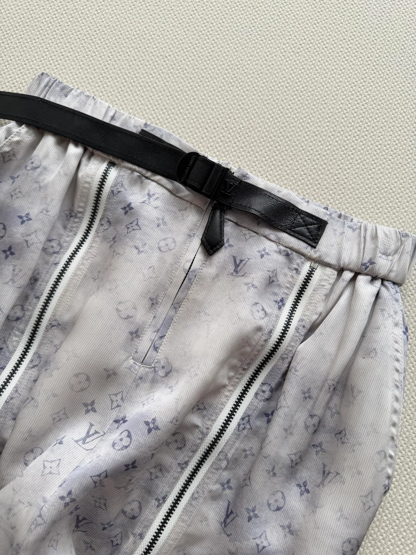 Брюки Женские Louis Vuitton 17307672