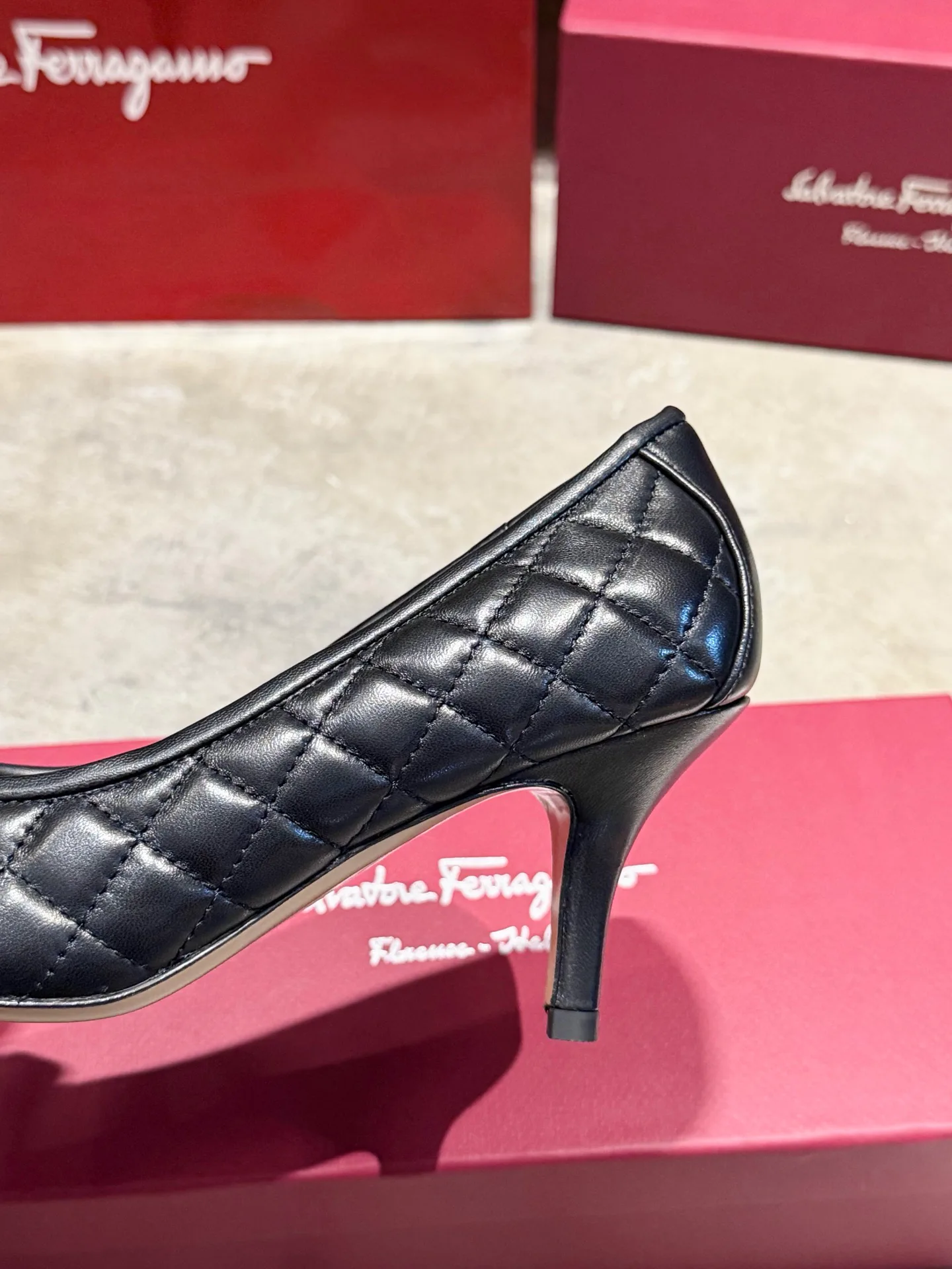 Балетки Женские Salvatore Ferragamo 17642578