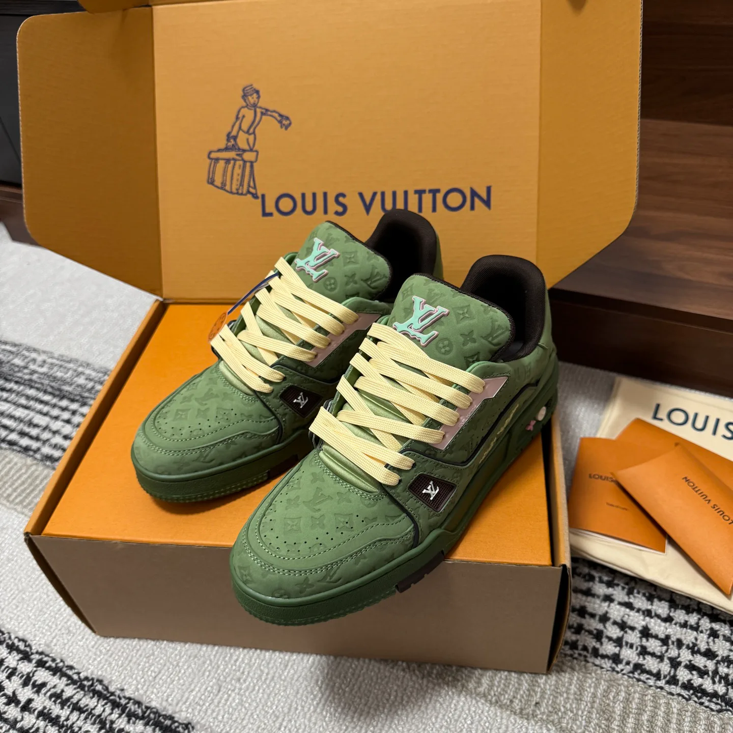 Кроссовки Женские Louis Vuitton 1546829
