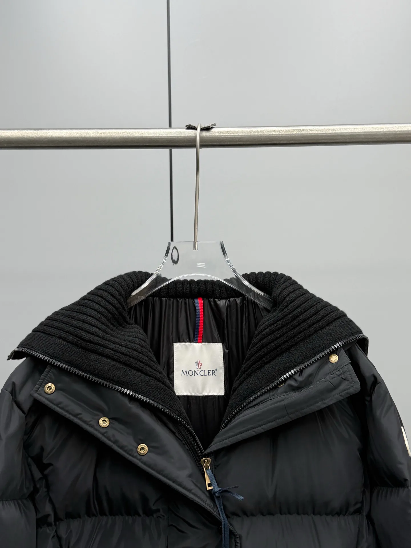 Куртки И Пуховики Женские Moncler 18111777