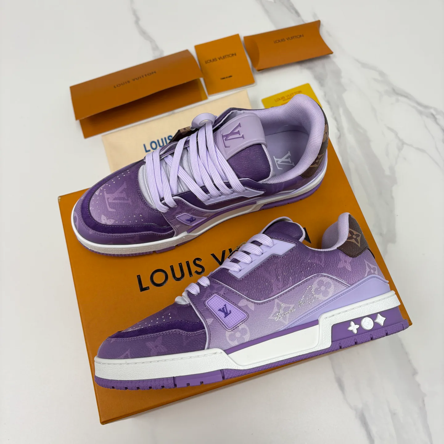 Кроссовки Женские Louis Vuitton 13140857