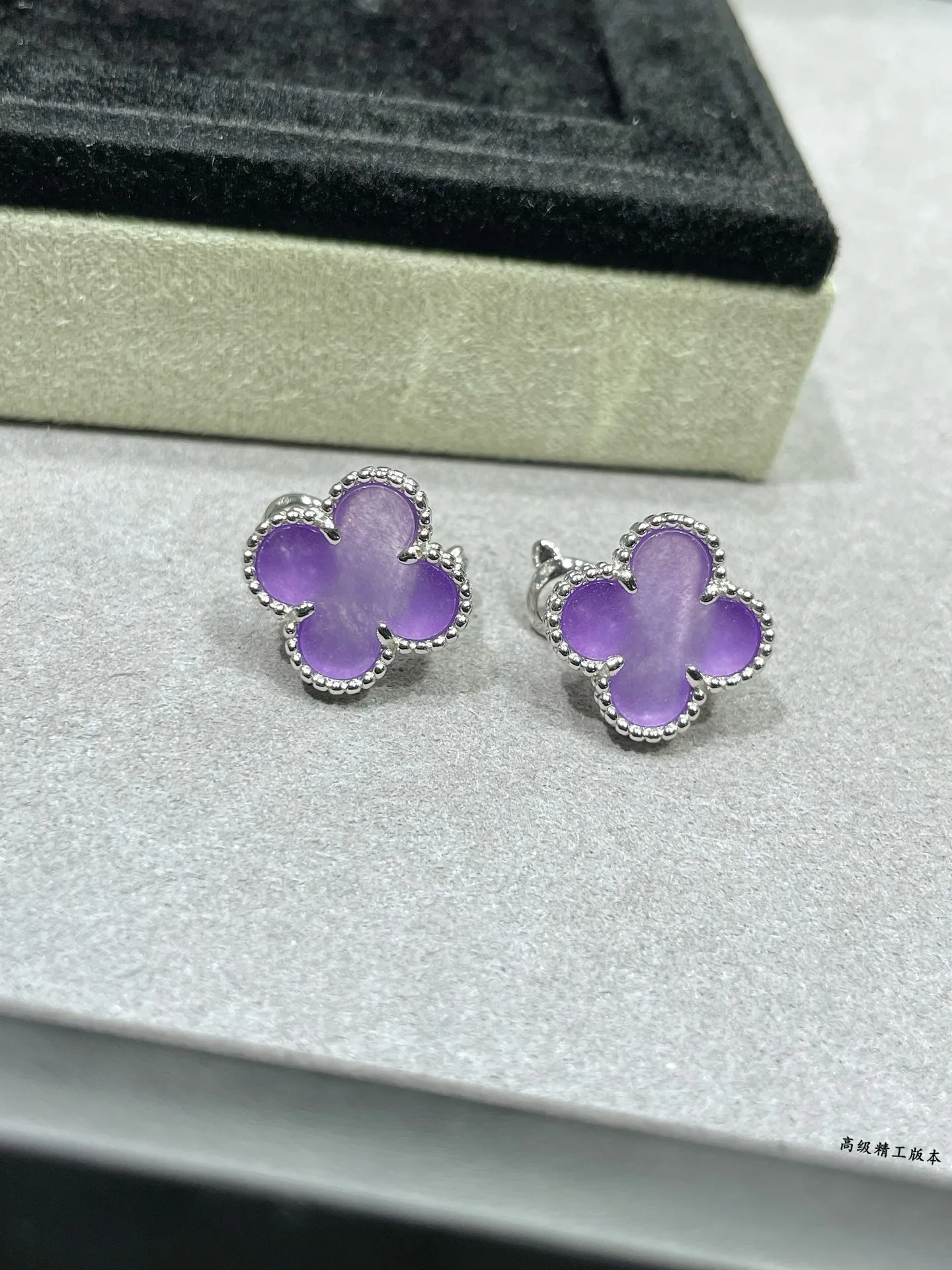 Бижутерия Van Cleef & Arpels 260357