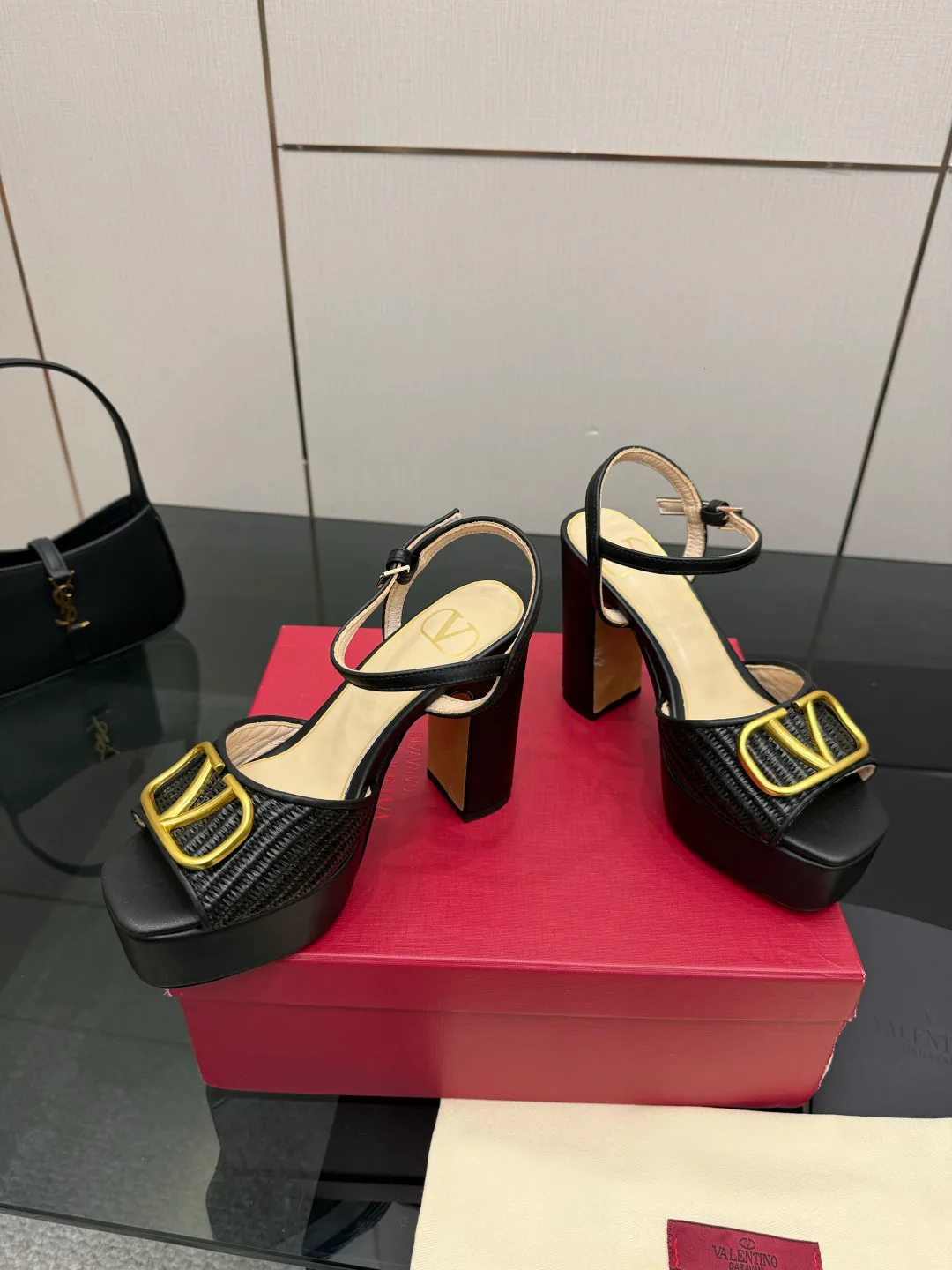 Босоножки Женские Valentino 13241319