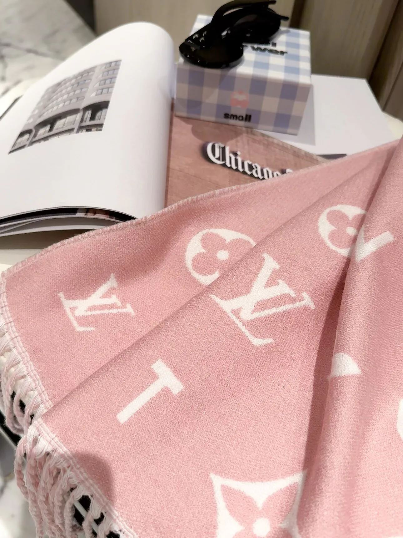 Шарфы Louis Vuitton 18377563