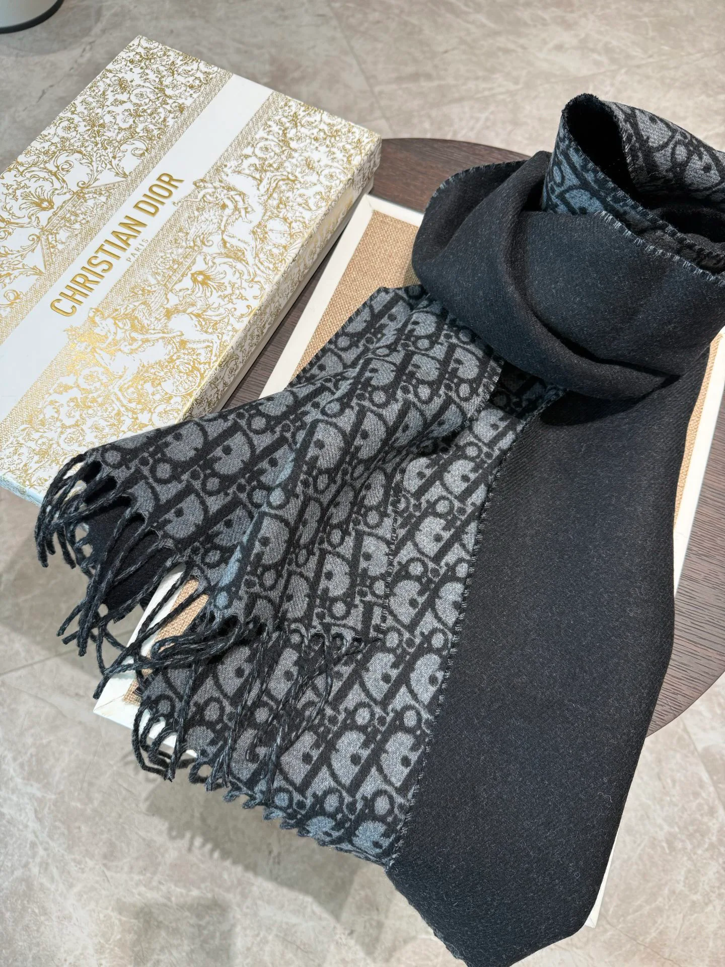 Шарфы Christian Dior 18627363