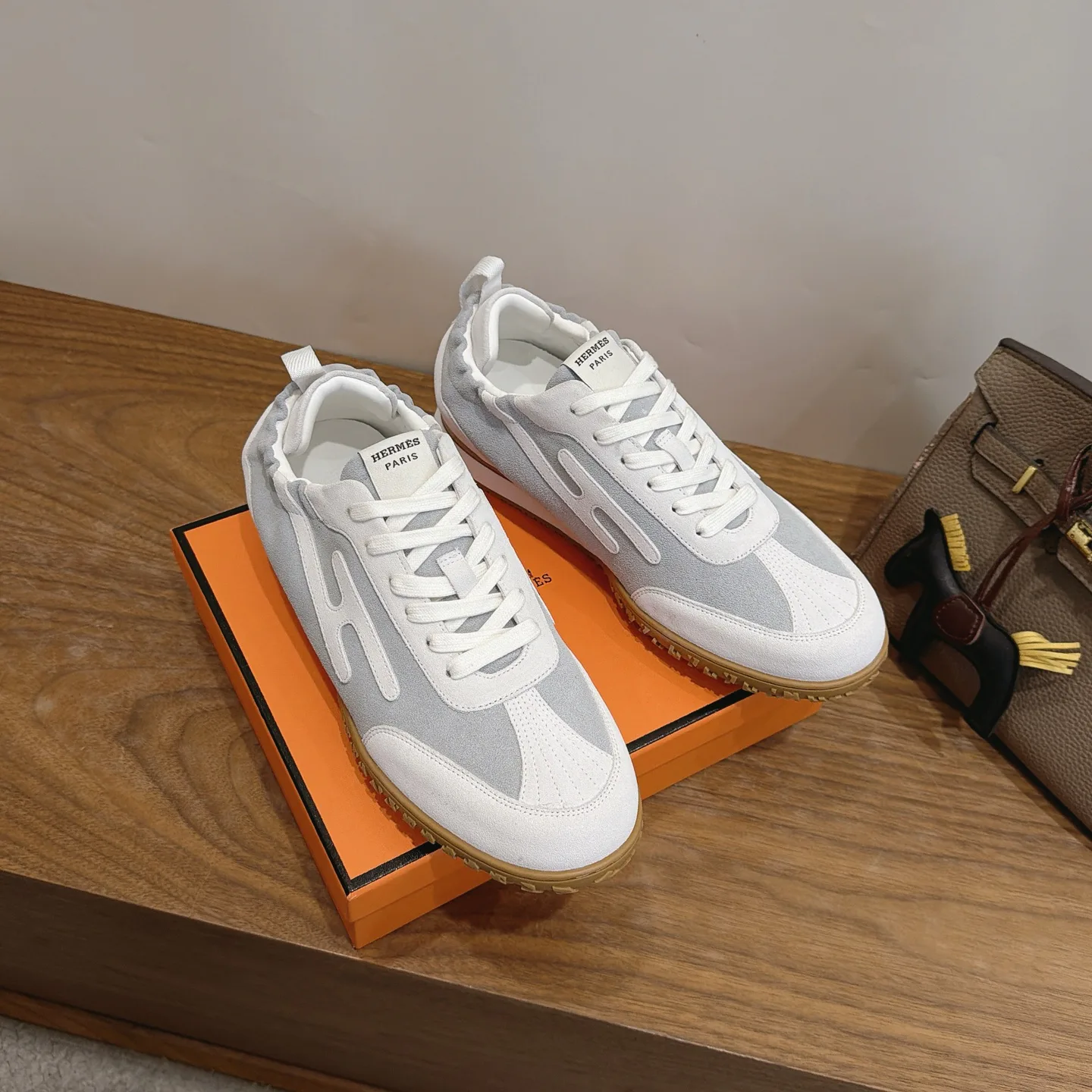 Кроссовки Женские Hermes 18230835