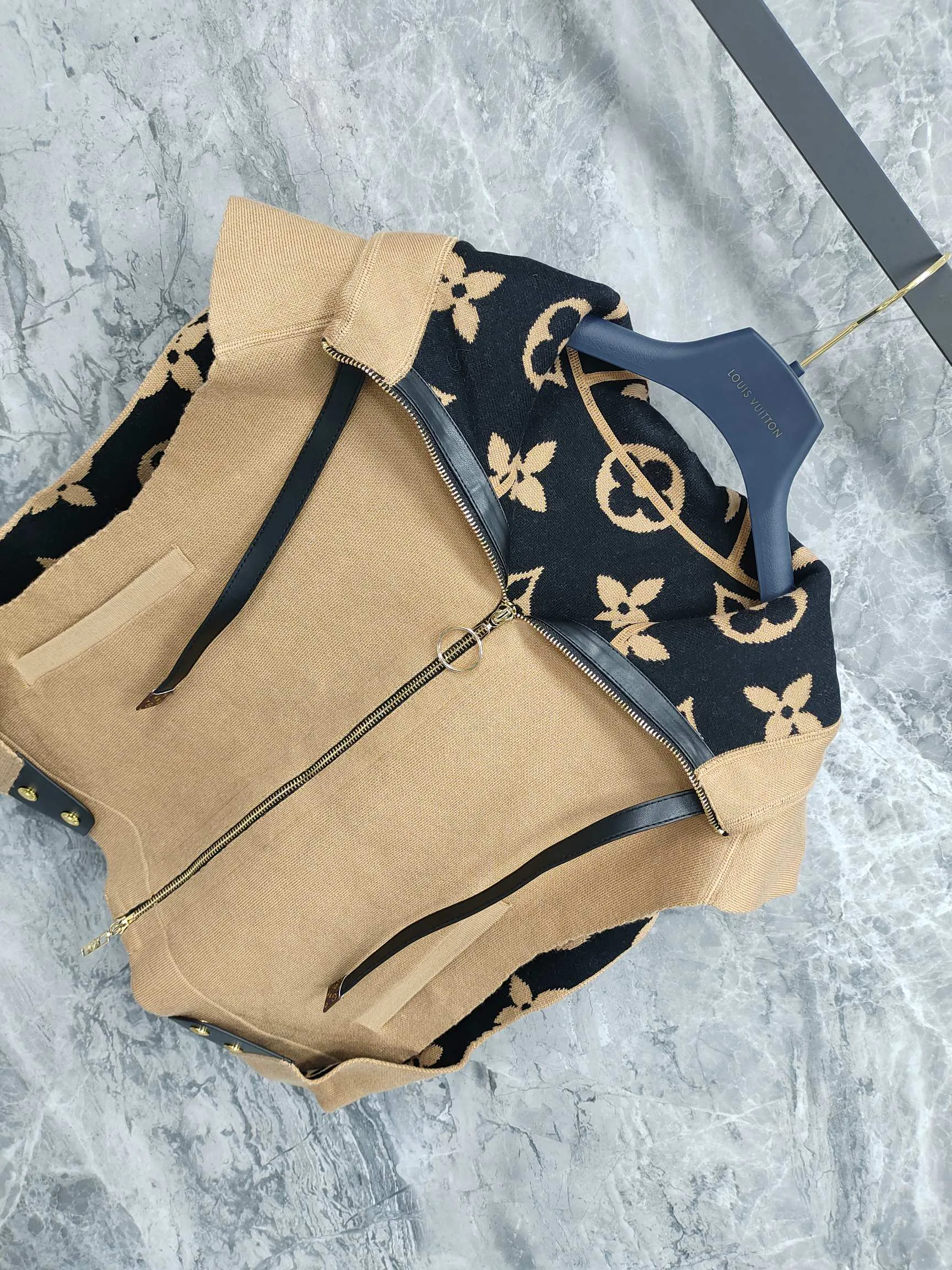 Жилеты Женские Louis Vuitton 18203434