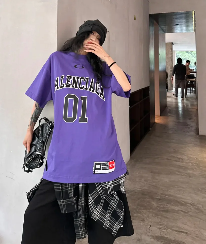 Футболки Женские Balenciaga 18190800