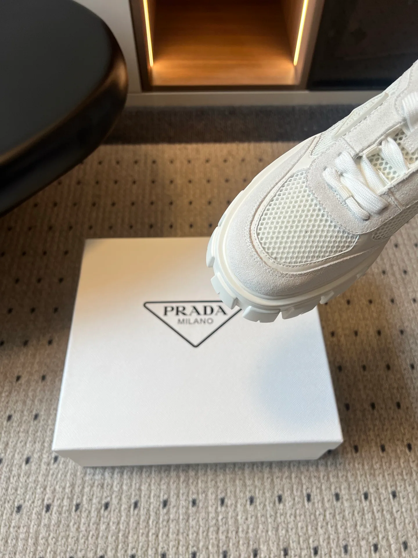 Кроссовки Женские Prada 17961572