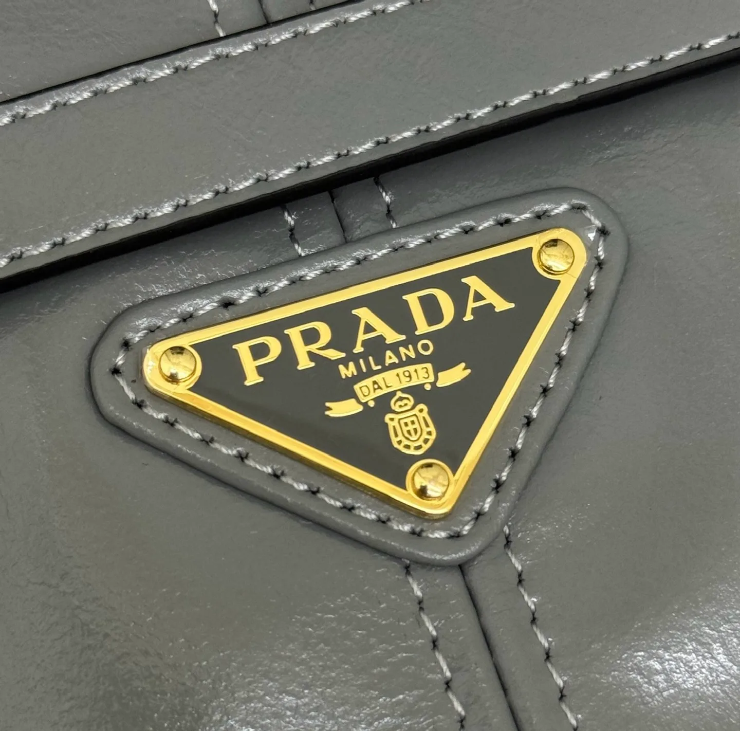 Классические Сумки Женские Prada 11462558