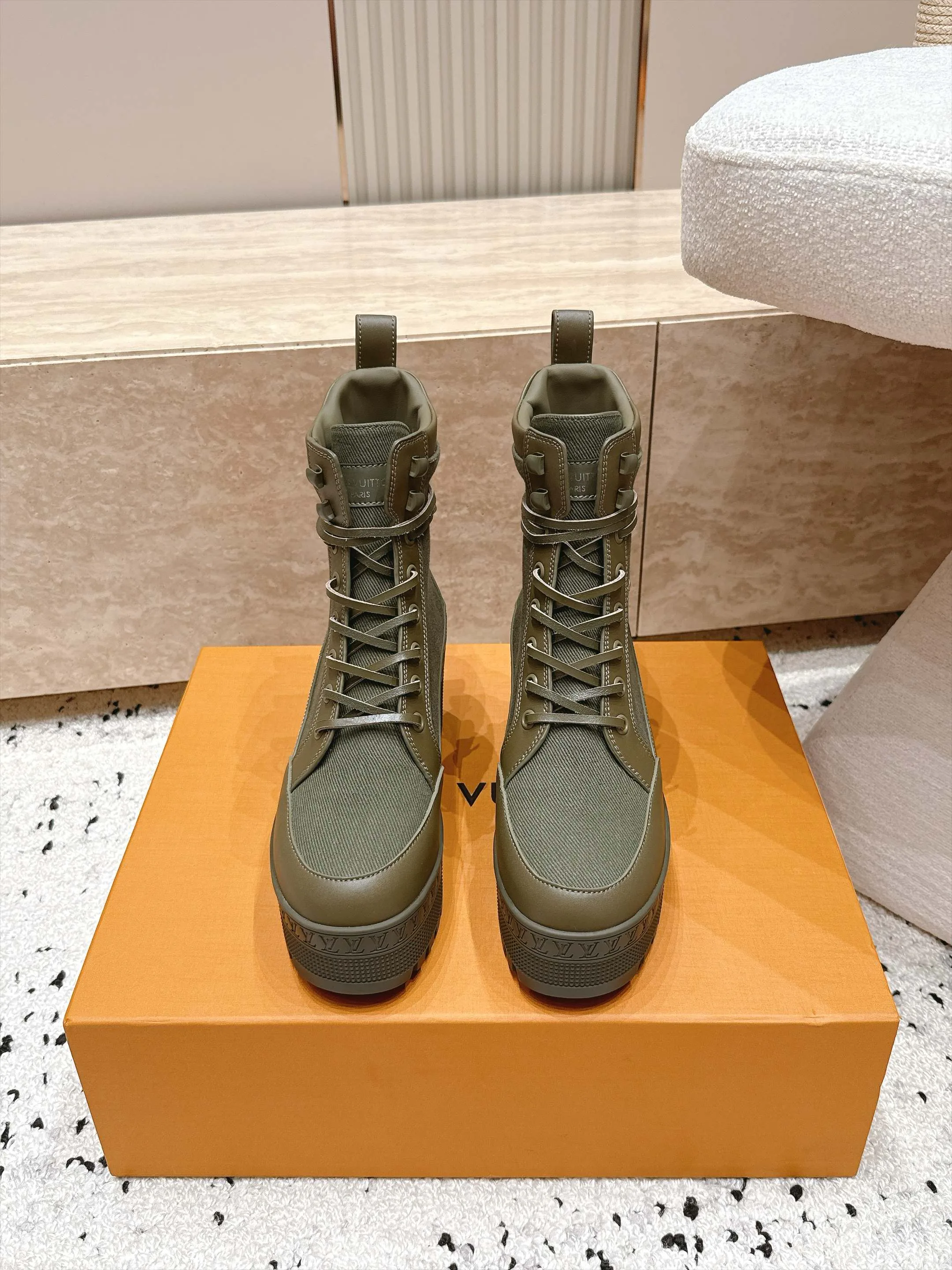 Ботинки Женские Louis Vuitton 18685953