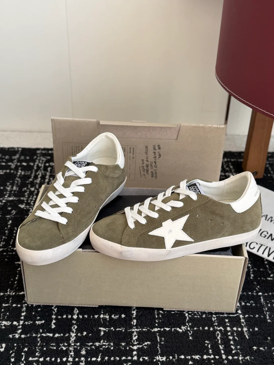 Кроссовки Женские Golden Goose 18138830