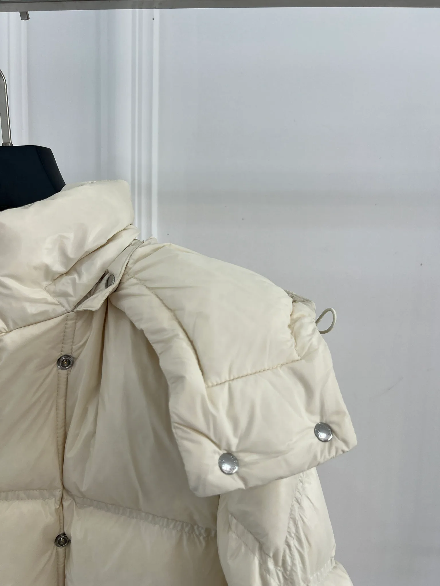 Куртки И Пуховики Женские Moncler 18416180