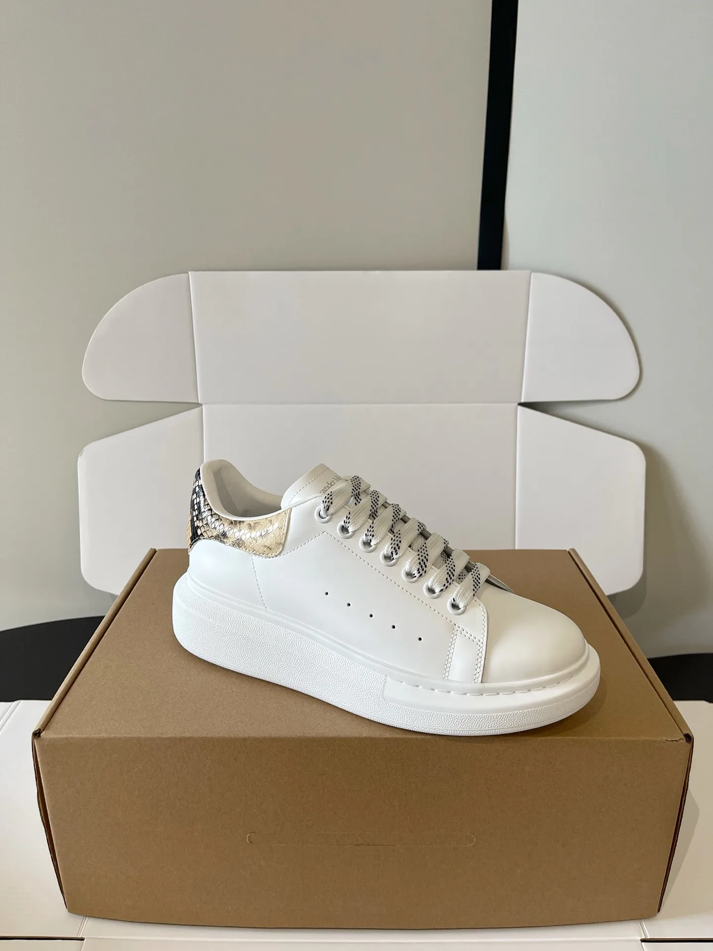 Кроссовки Женские Alexander Mcqueen 17898872