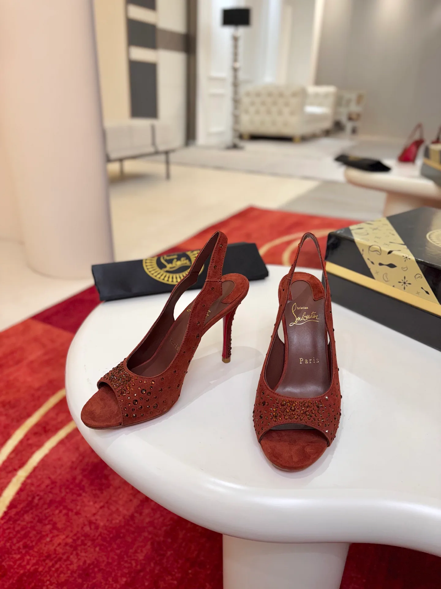 Босоножки Женские Christian Louboutin 18821548