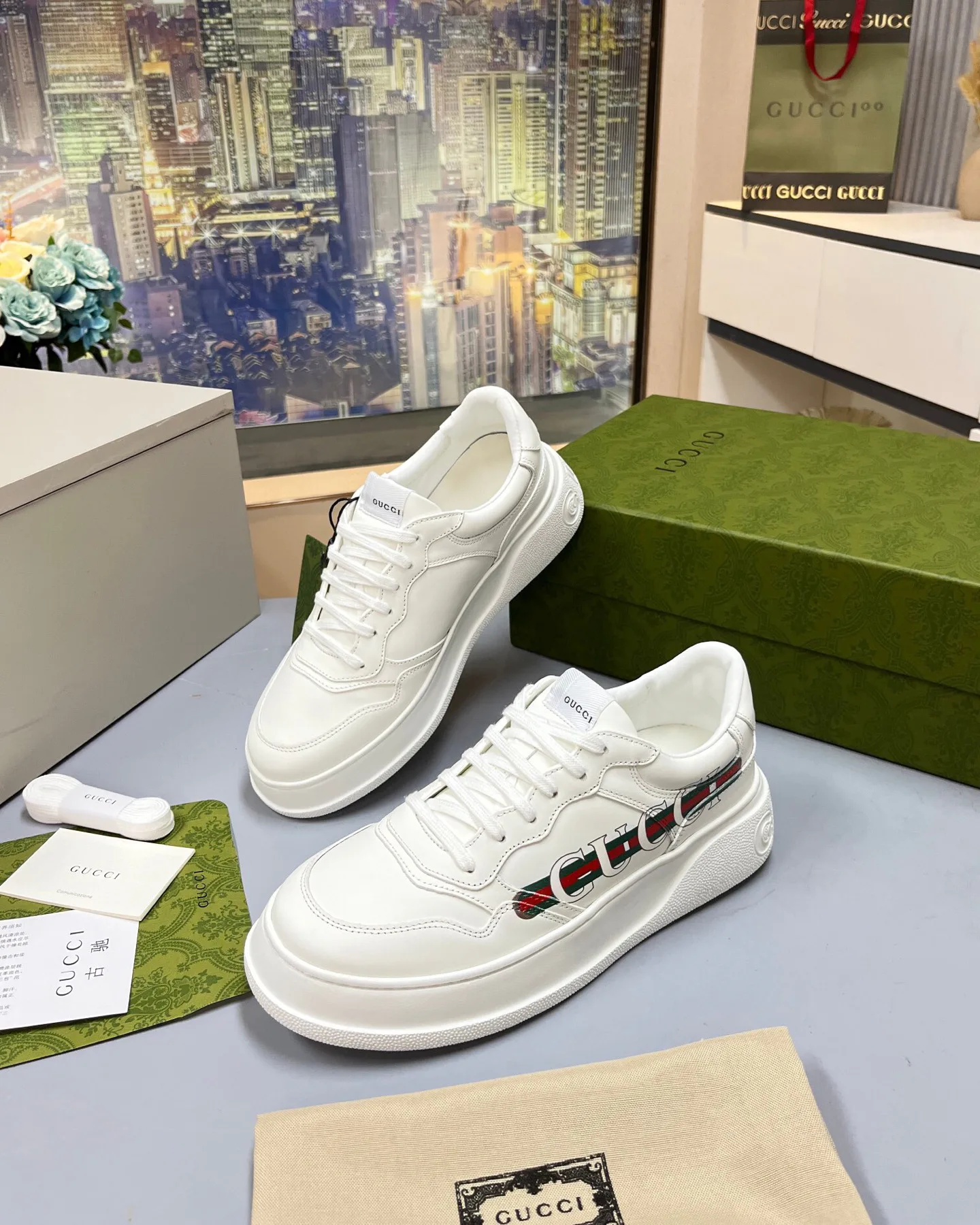 Кроссовки Женские Gucci 18369596