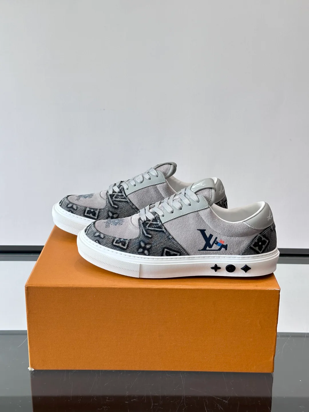 Кроссовки Женские Louis Vuitton 17037735