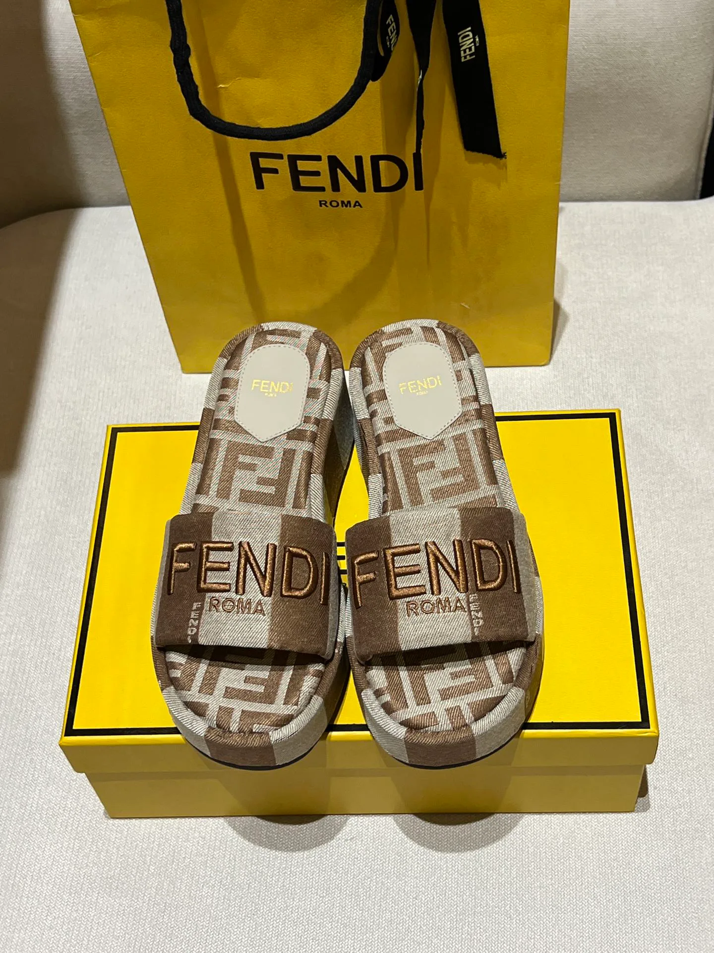 Шлепанцы Женские Fendi 8663