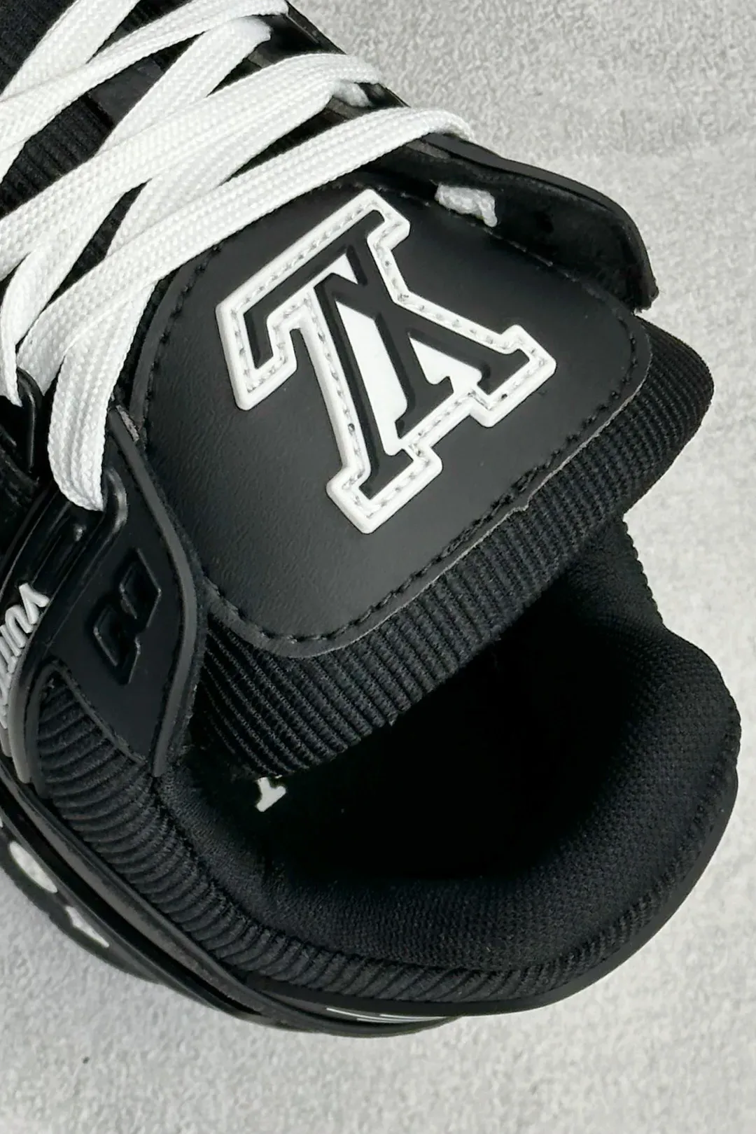 Кроссовки Женские Louis Vuitton 253834