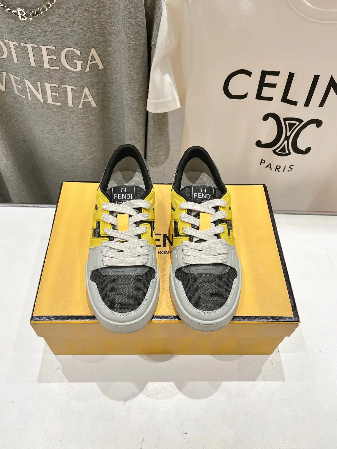 Кроссовки Женские Fendi 17908439