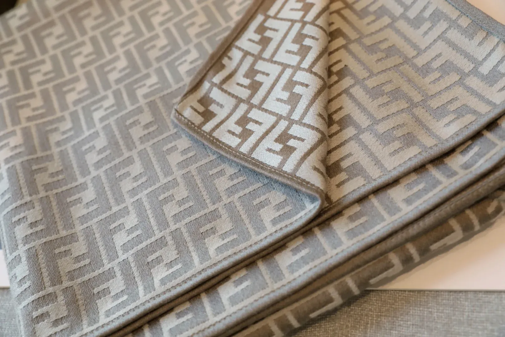 Шарфы Fendi 597355