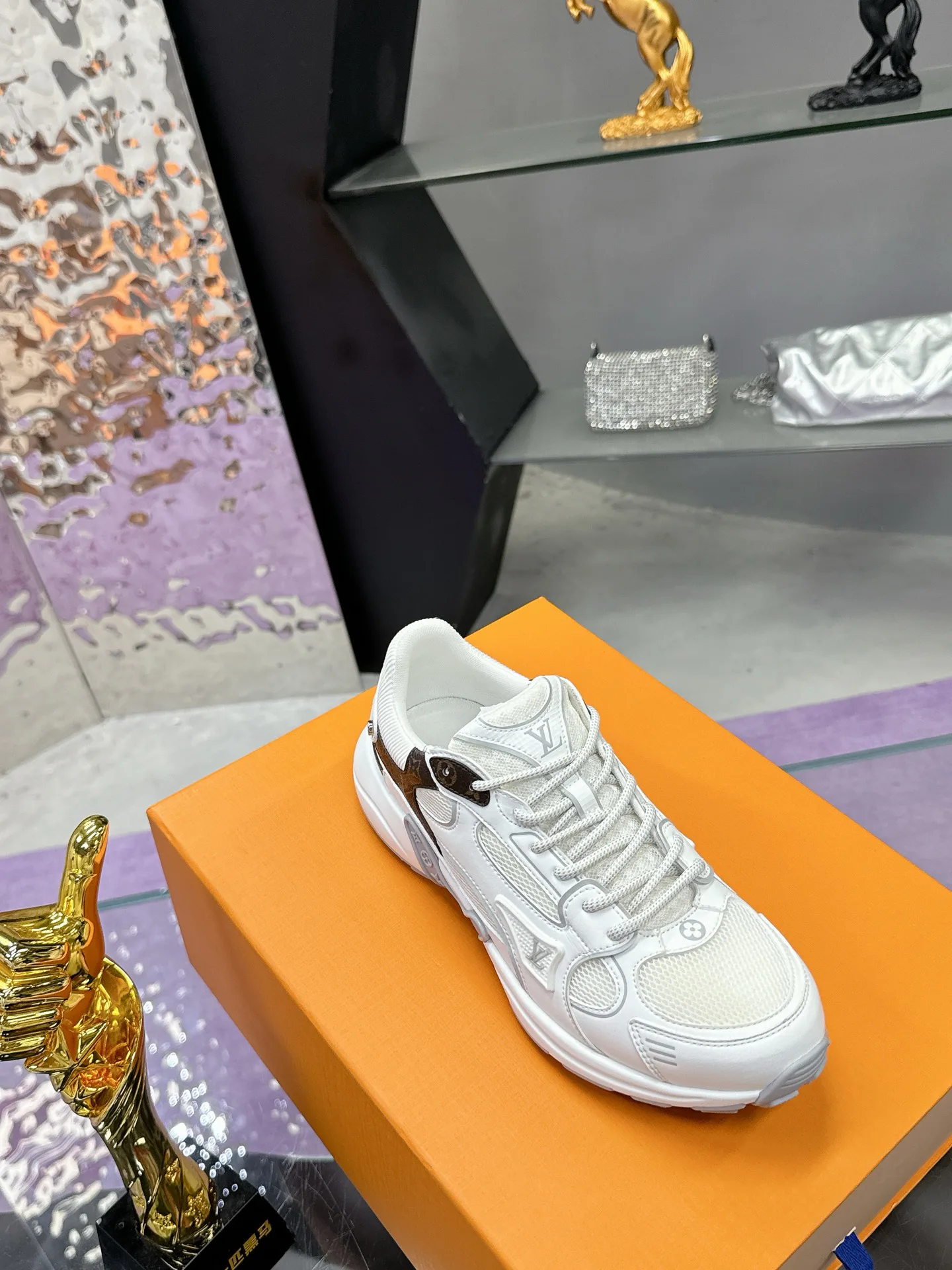 Кроссовки Женские Louis Vuitton 17530431