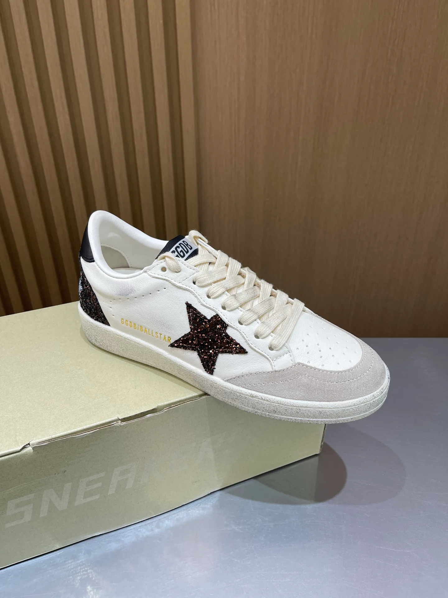 Кроссовки Женские Golden Goose 19466448