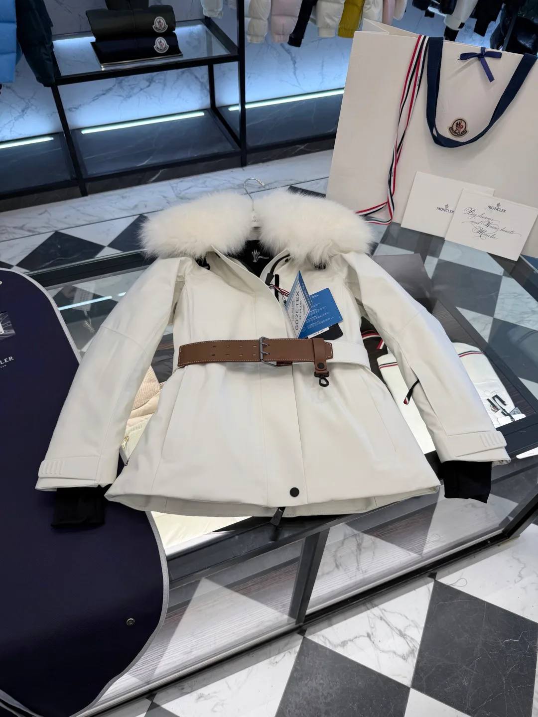 Куртки И Пуховики Женские Moncler 19336113