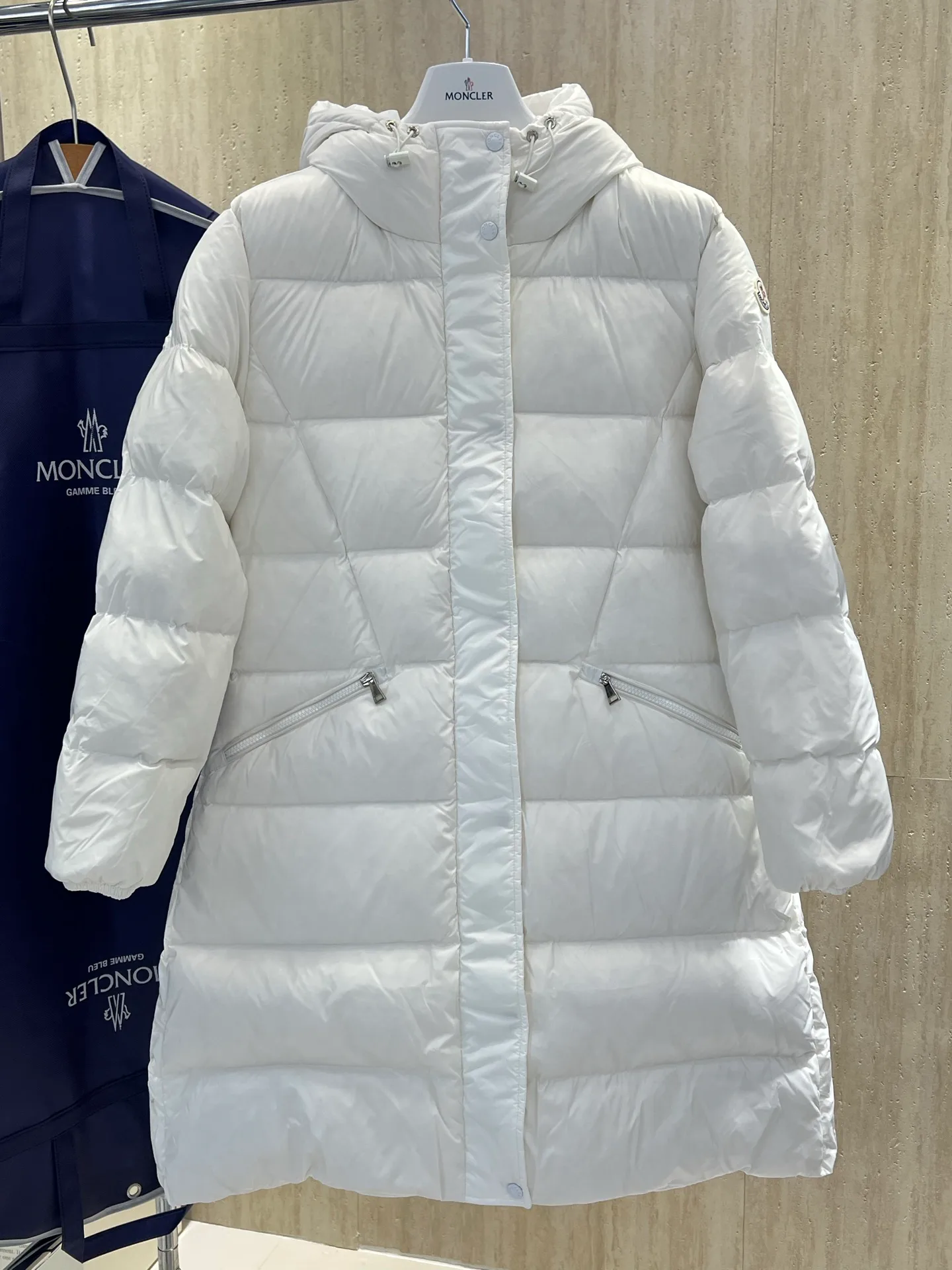 Куртки И Пуховики Женские Moncler 18723443