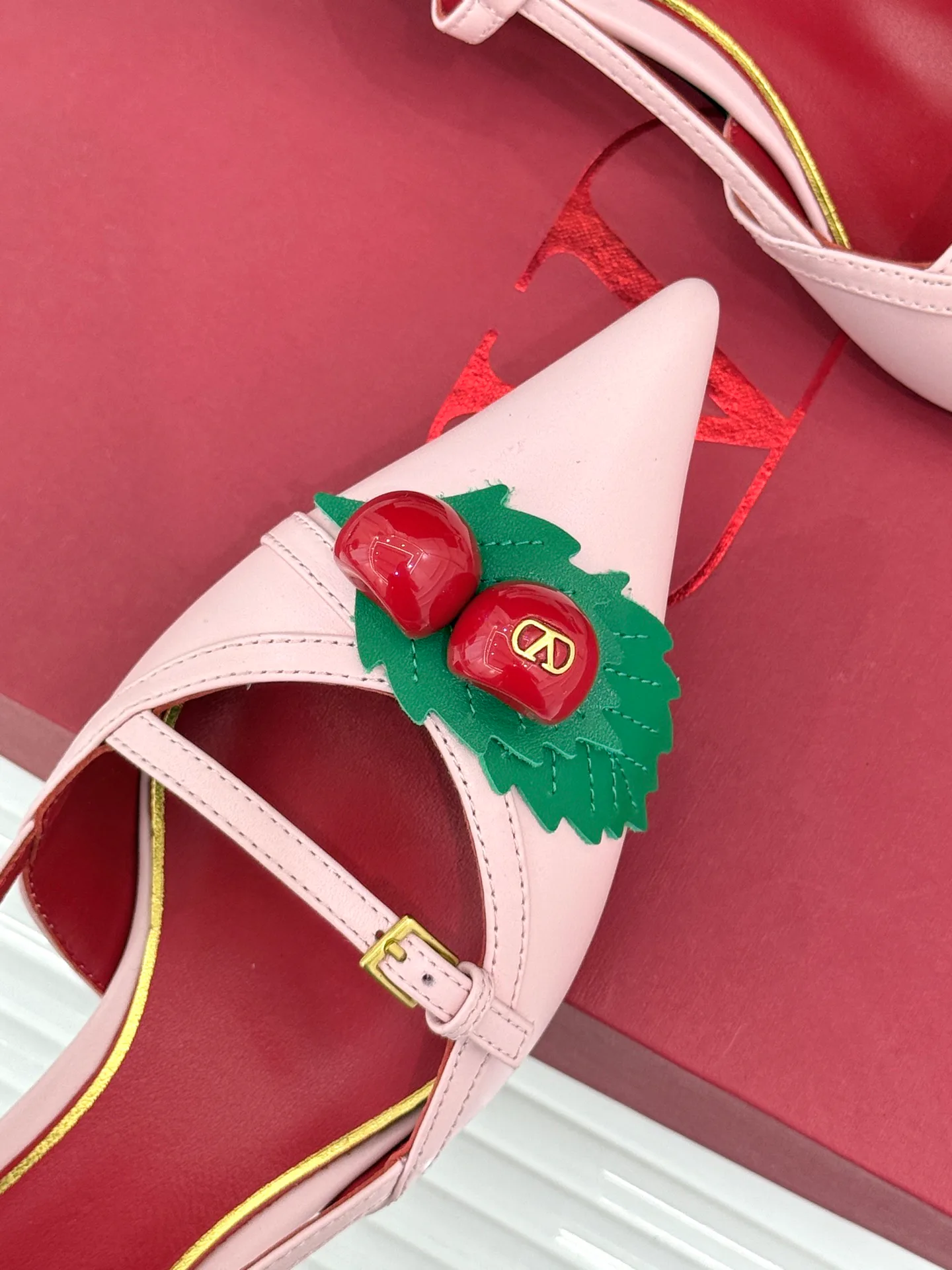 Босоножки Женские Valentino 16973357