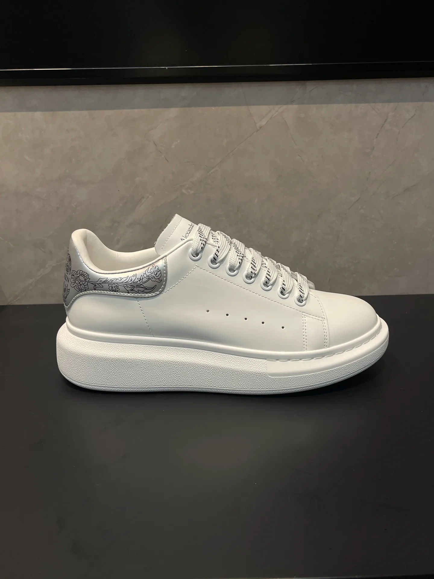 Кроссовки Женские Alexander Mcqueen 18363933