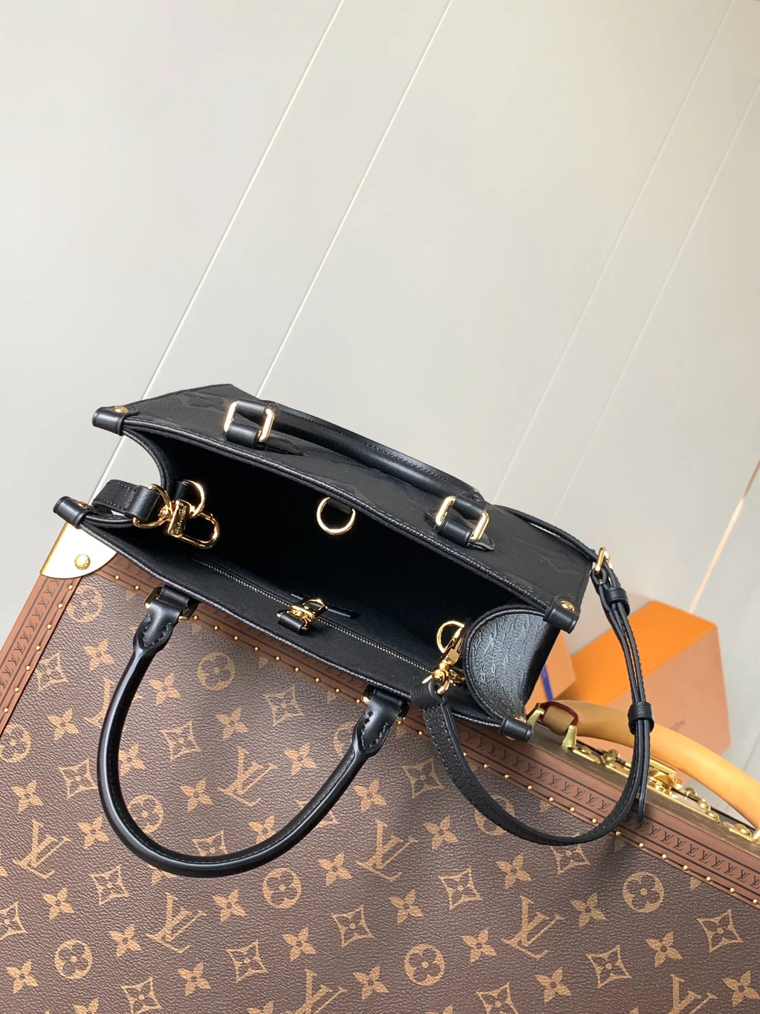 Классические Сумки Женские Louis Vuitton 18148122