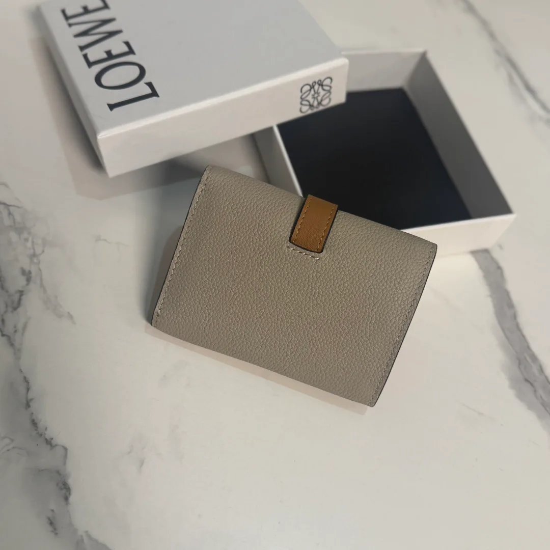 Клатчи Женские Loewe 17678712