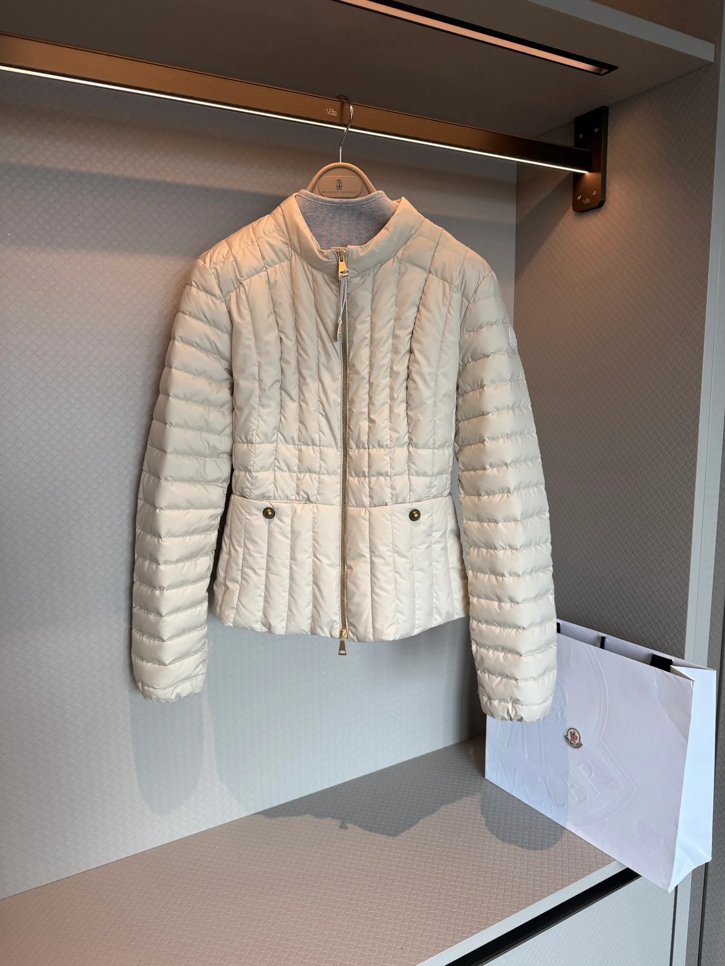 Куртки И Пуховики Женские Moncler 18692531
