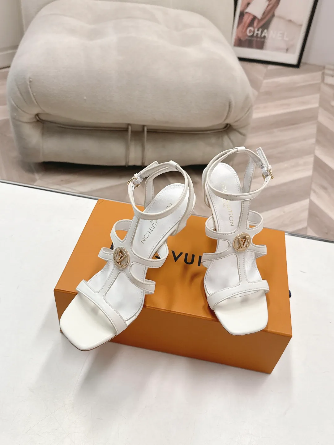 Босоножки Женские Louis Vuitton 17578102