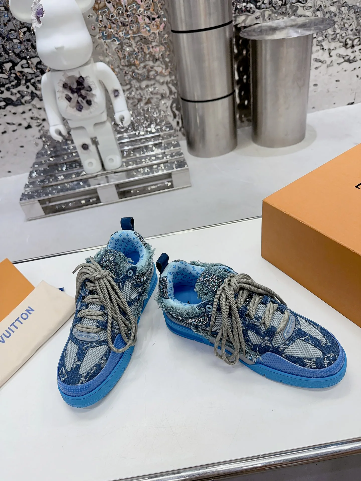 Кроссовки Женские Louis Vuitton 11707379
