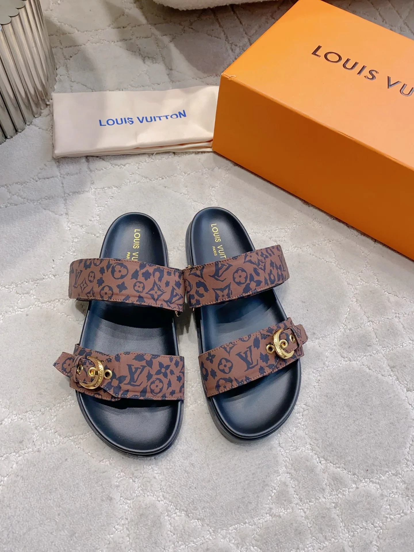 Шлепанцы Женские Louis Vuitton 11669393