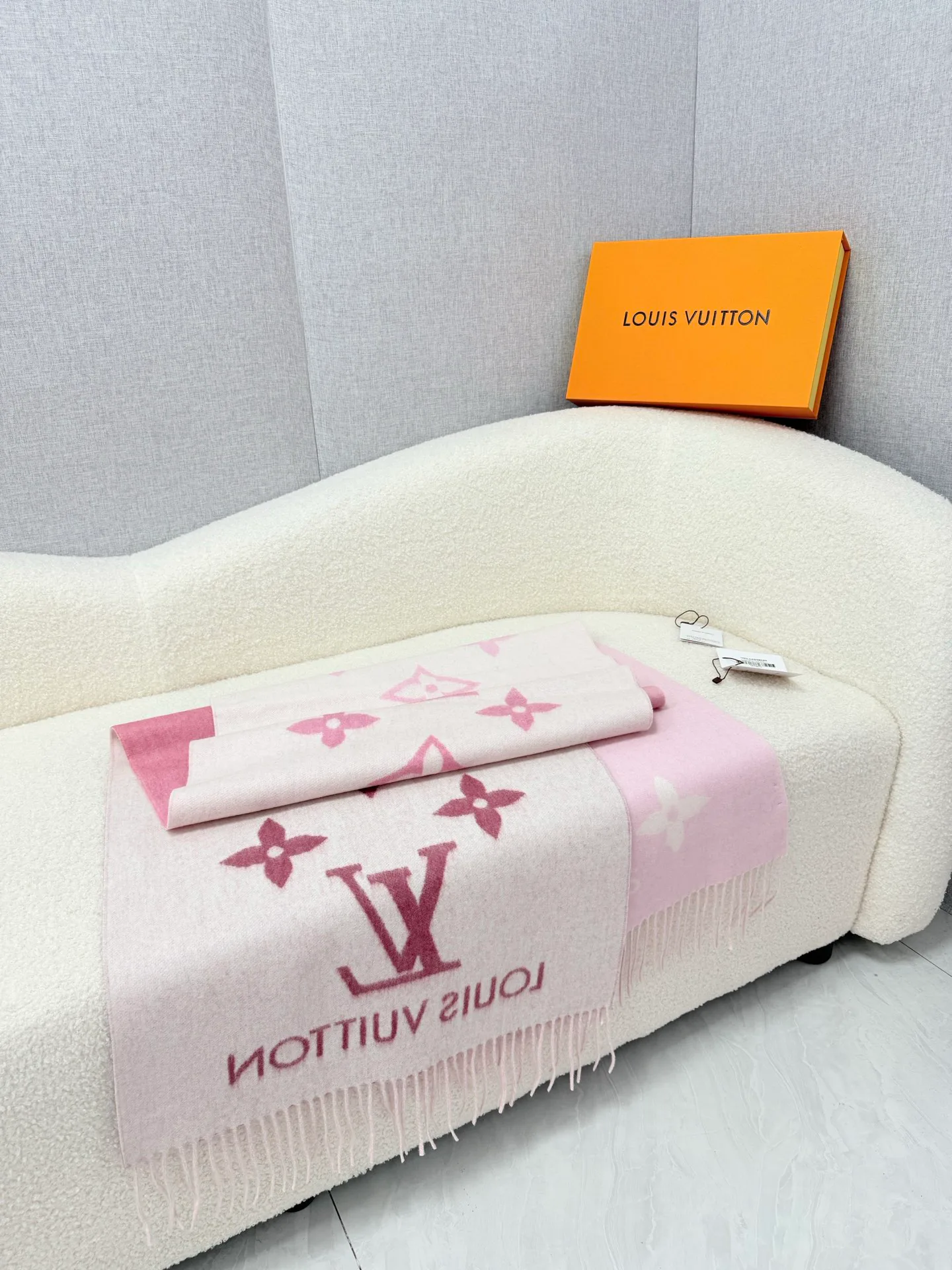 Шарфы Louis Vuitton 18322328