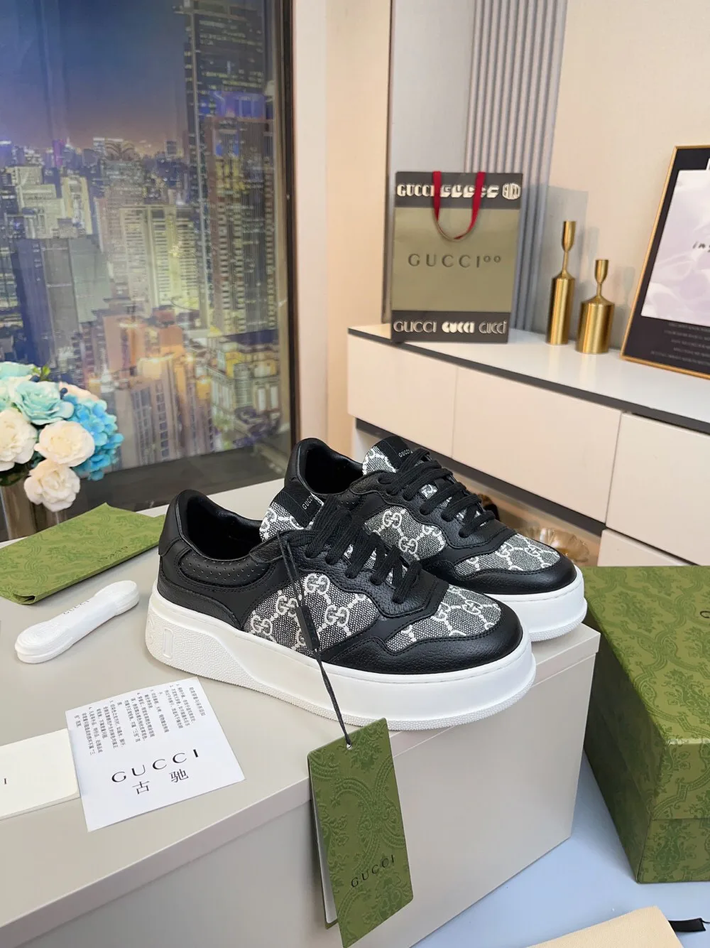 Кроссовки Женские Gucci 18369632