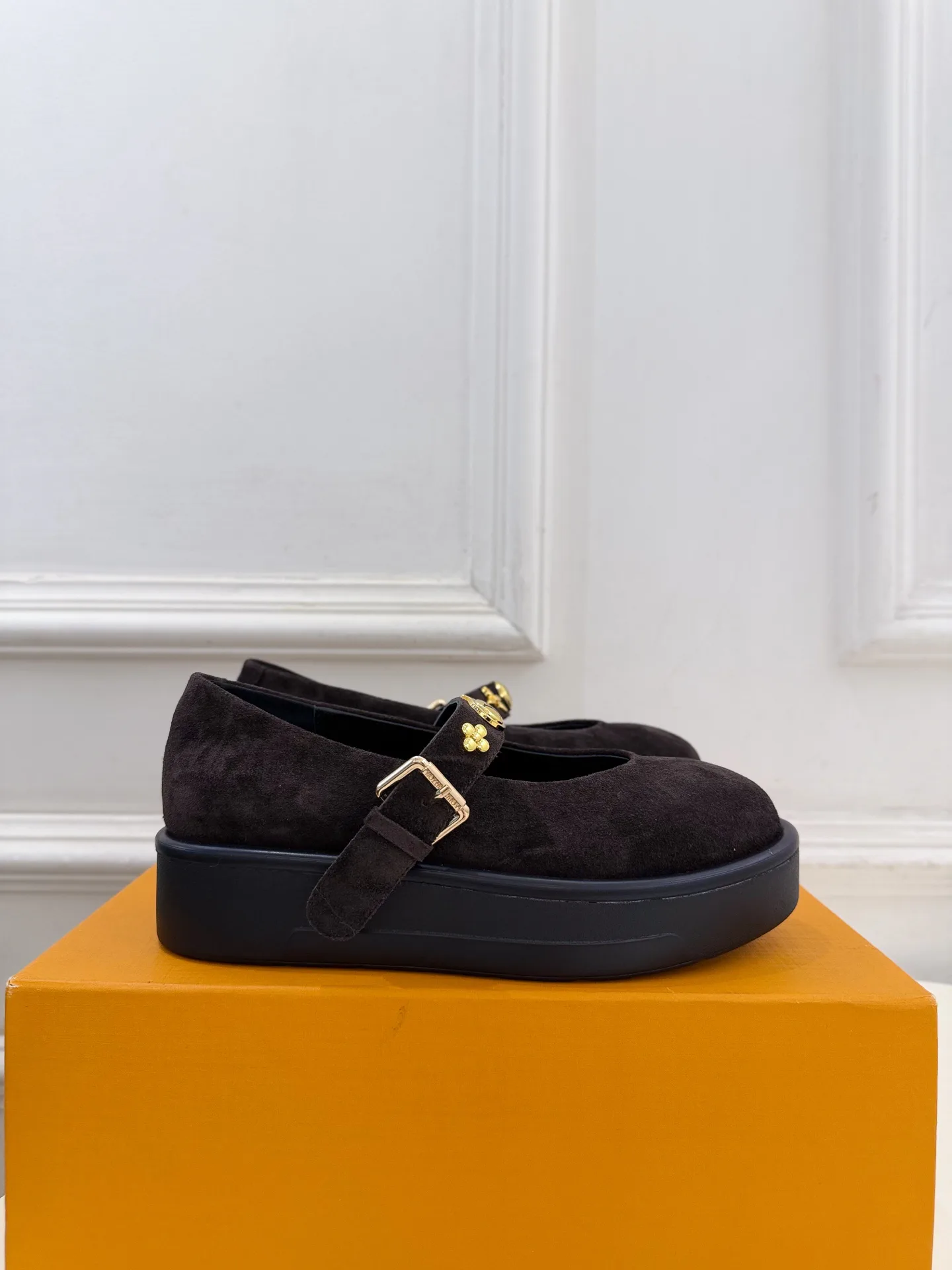 Туфли Женские Louis Vuitton 18103955