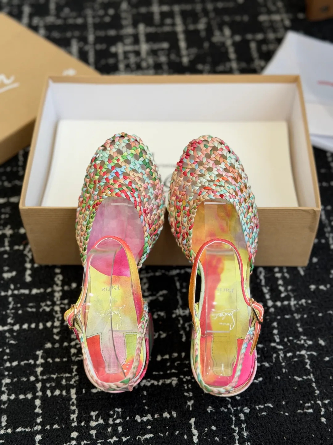 Босоножки Женские Christian Louboutin 19633361